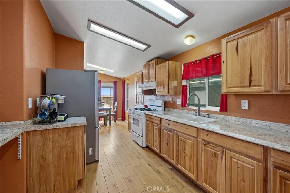 22201 Alviso Perris, CA 92570