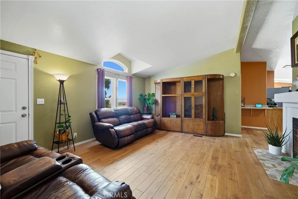 22201 Alviso Perris, CA 92570