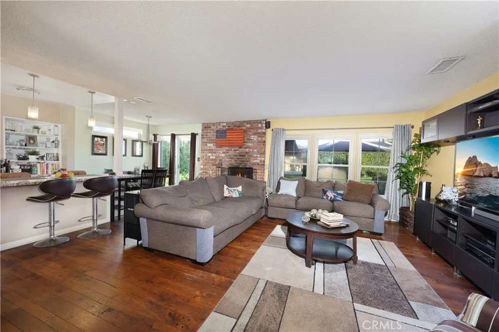 7211 Glencliff Downey, CA 90240