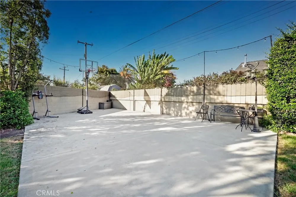 7211 Glencliff Downey, CA 90240