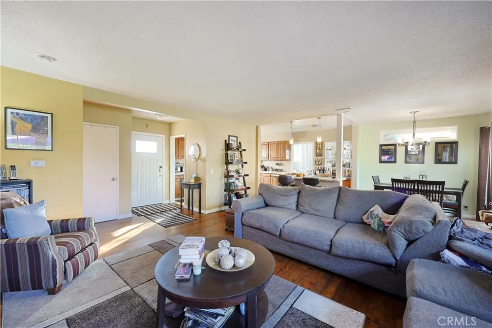 7211 Glencliff Downey, CA 90240