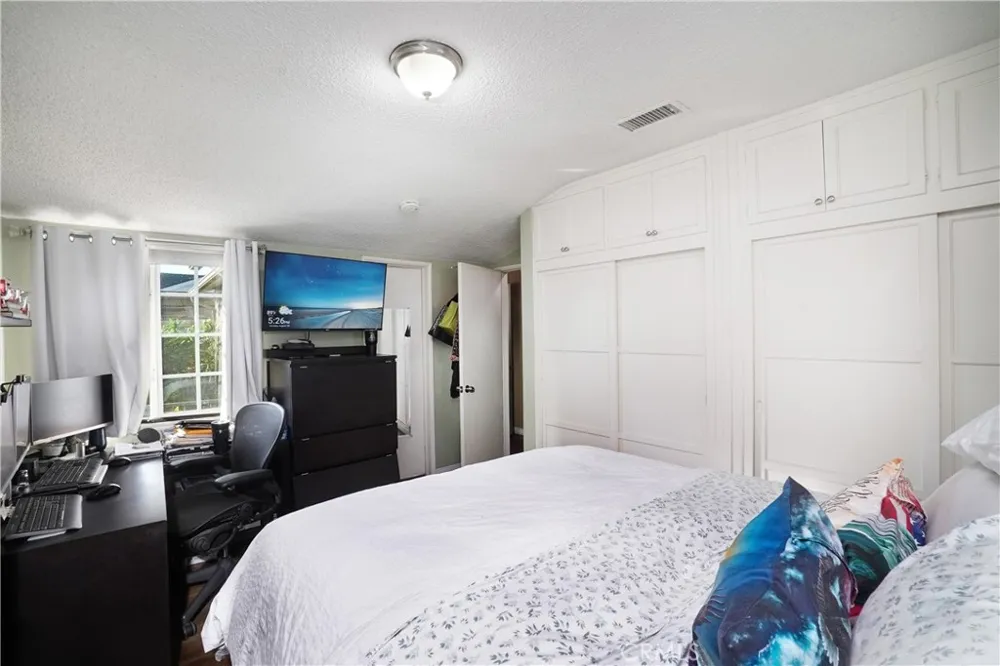 7211 Glencliff Downey, CA 90240