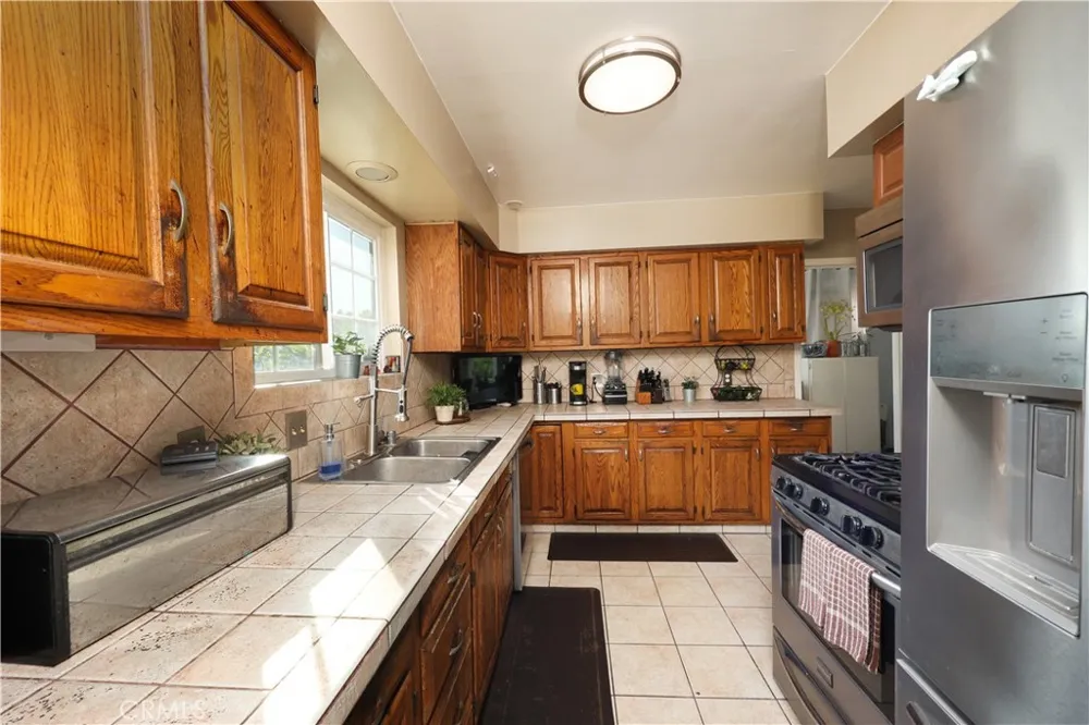 7211 Glencliff Downey, CA 90240