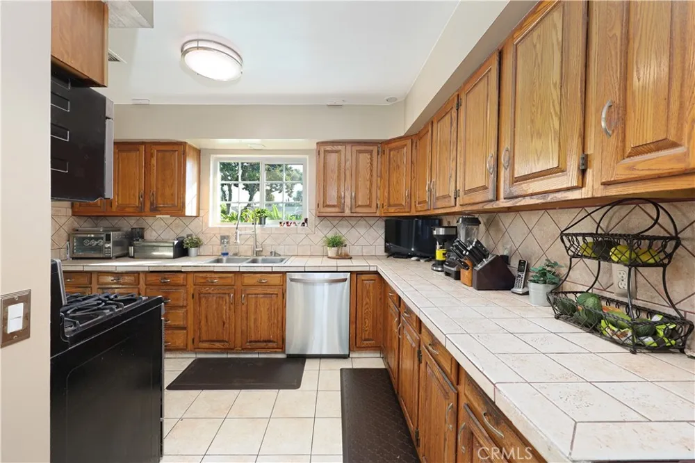 7211 Glencliff Downey, CA 90240