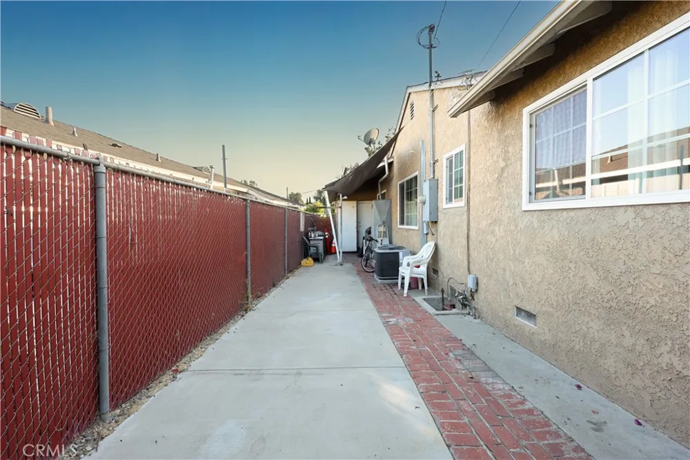 7211 Glencliff Downey, CA 90240
