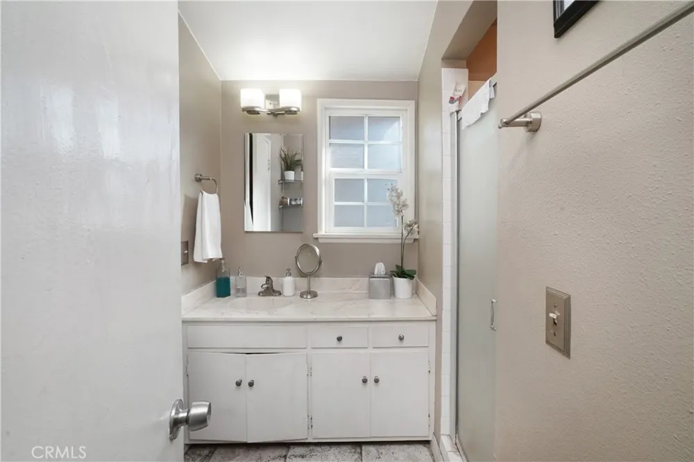 7211 Glencliff Downey, CA 90240
