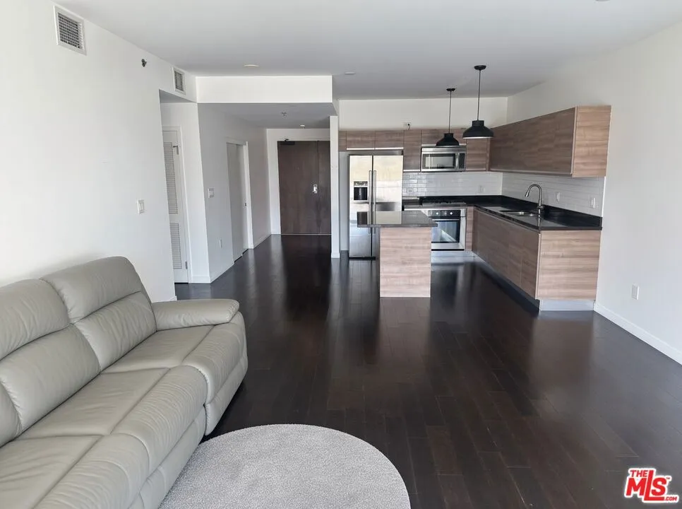 3785 Wilshire Boulevard #1610 Los Angeles, CA 90010