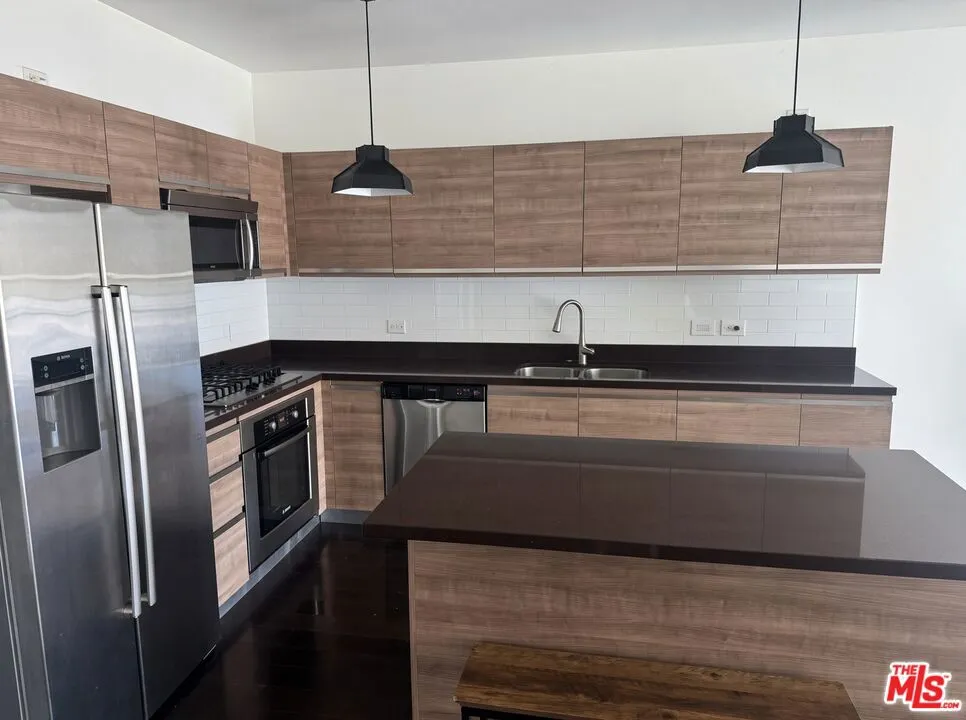 3785 Wilshire Boulevard #1610 Los Angeles, CA 90010