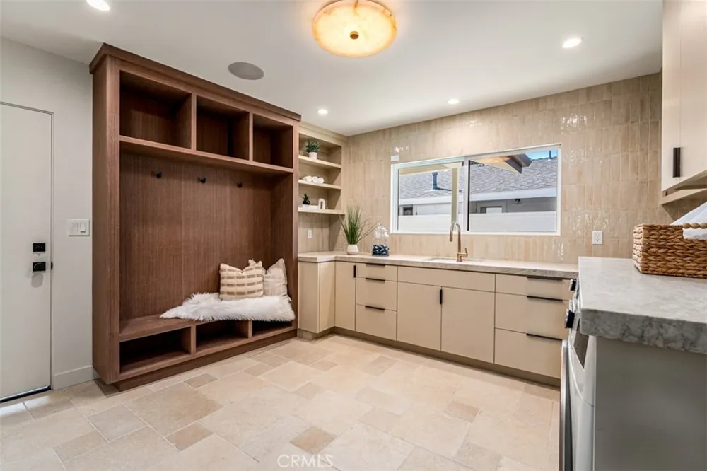 4230 Virginia Road Long Beach, CA 90807