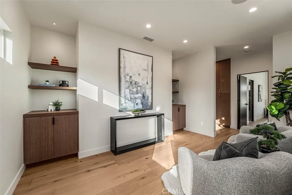 4230 Virginia Road Long Beach, CA 90807