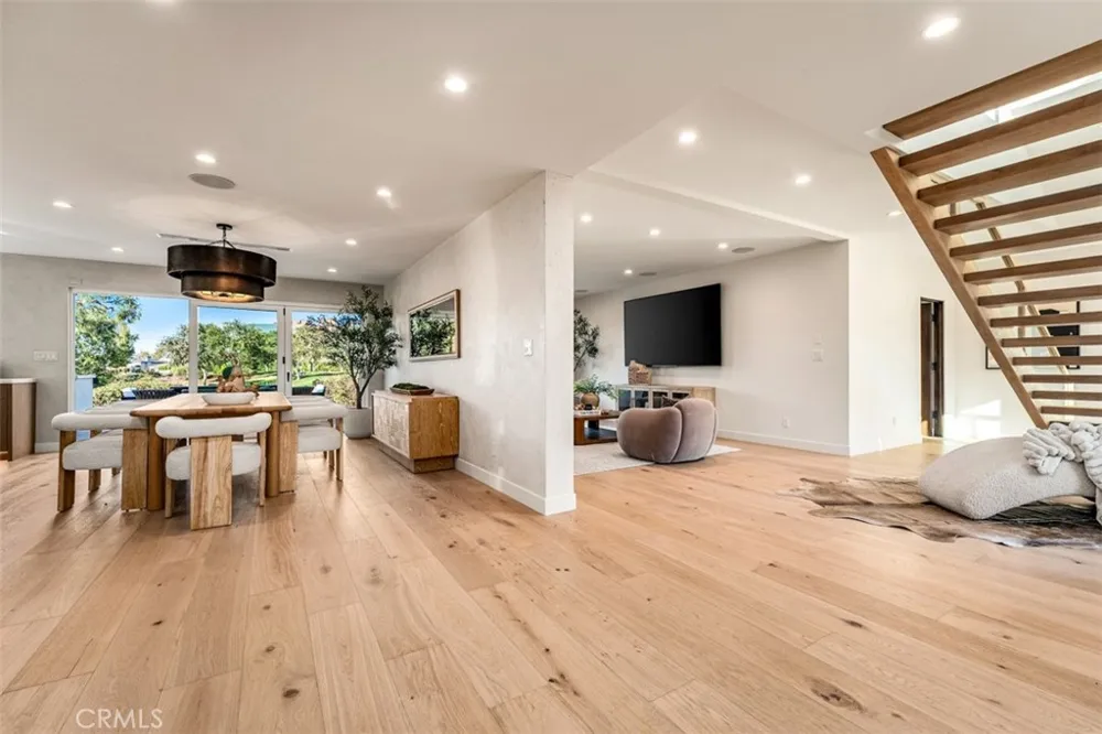 4230 Virginia Road Long Beach, CA 90807