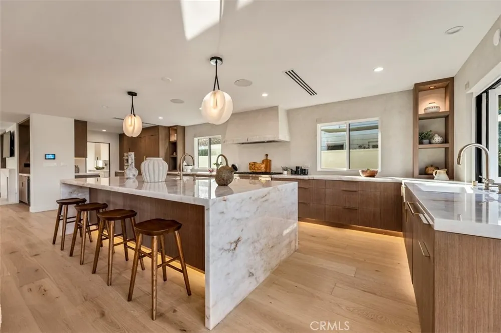 4230 Virginia Road Long Beach, CA 90807
