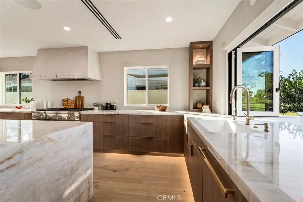 4230 Virginia Road Long Beach, CA 90807