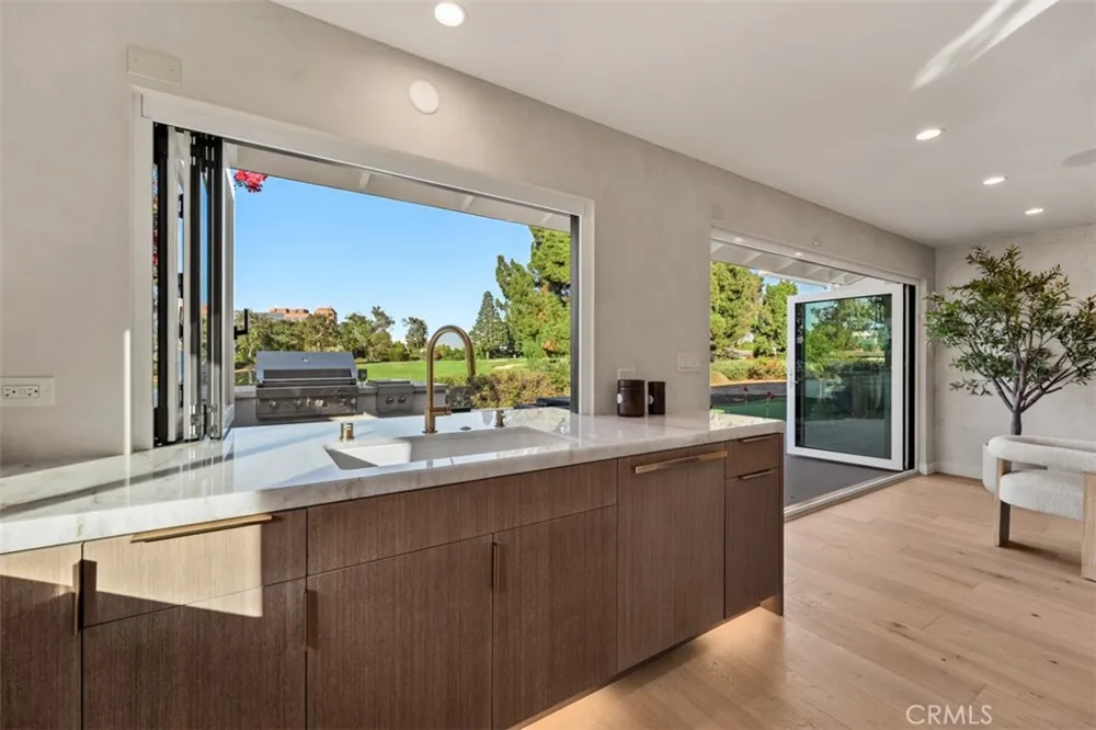 4230 Virginia Road Long Beach, CA 90807