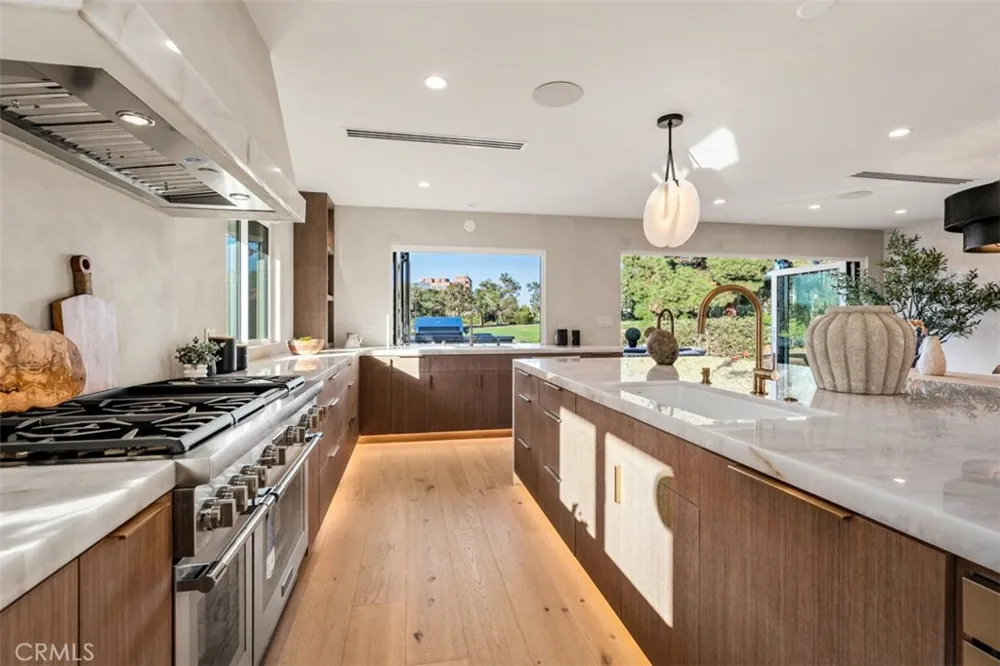 4230 Virginia Road Long Beach, CA 90807
