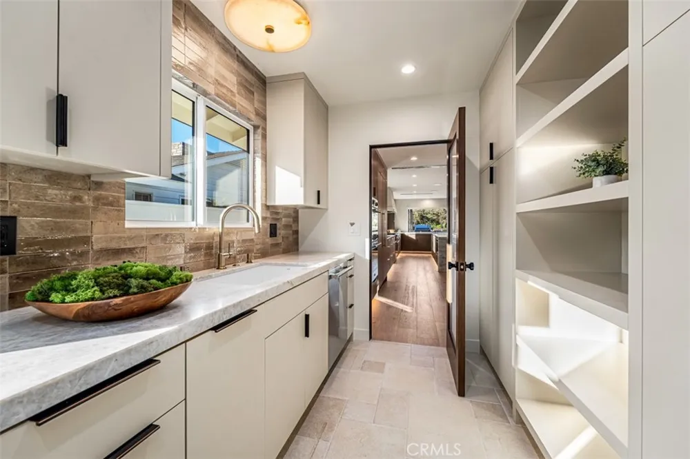 4230 Virginia Road Long Beach, CA 90807