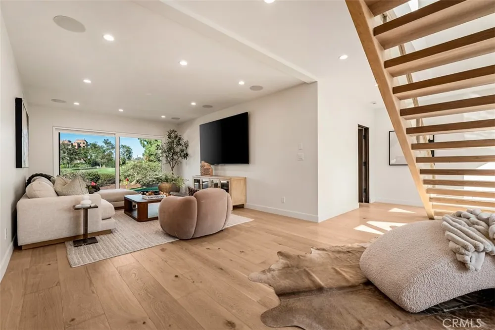 4230 Virginia Road Long Beach, CA 90807