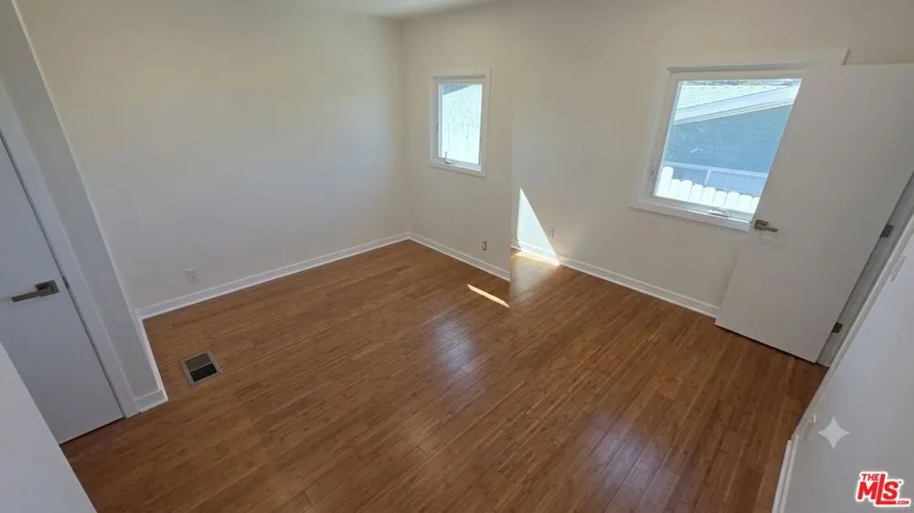 10323 Samoa Avenue Tujunga, CA 91042