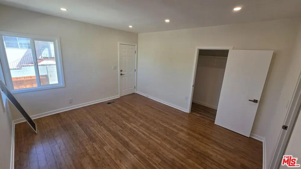 10323 Samoa Avenue Tujunga, CA 91042