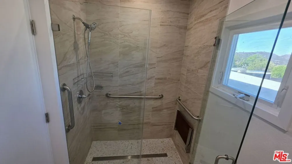10323 Samoa Avenue Tujunga, CA 91042