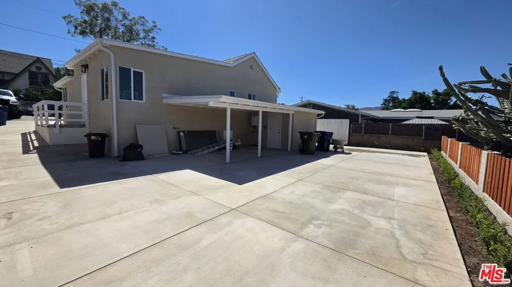 10323 Samoa Avenue Tujunga, CA 91042