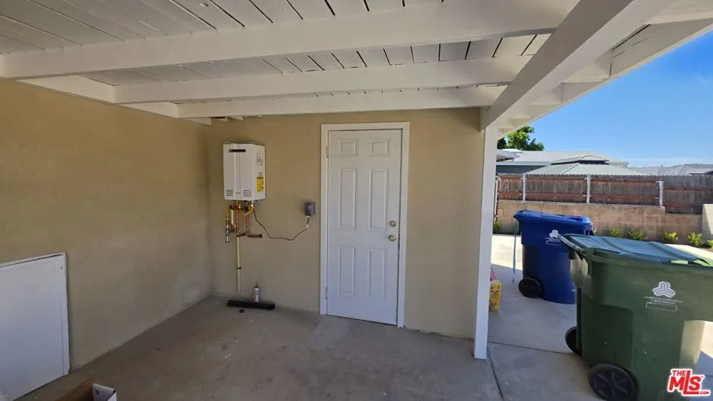 10323 Samoa Avenue Tujunga, CA 91042
