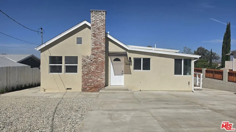 10323 Samoa Avenue Tujunga, CA 91042