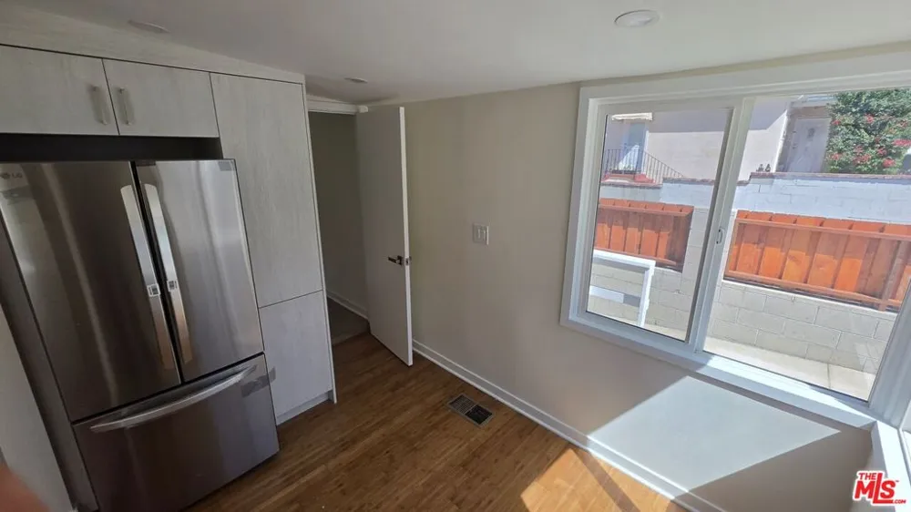 10323 Samoa Avenue Tujunga, CA 91042