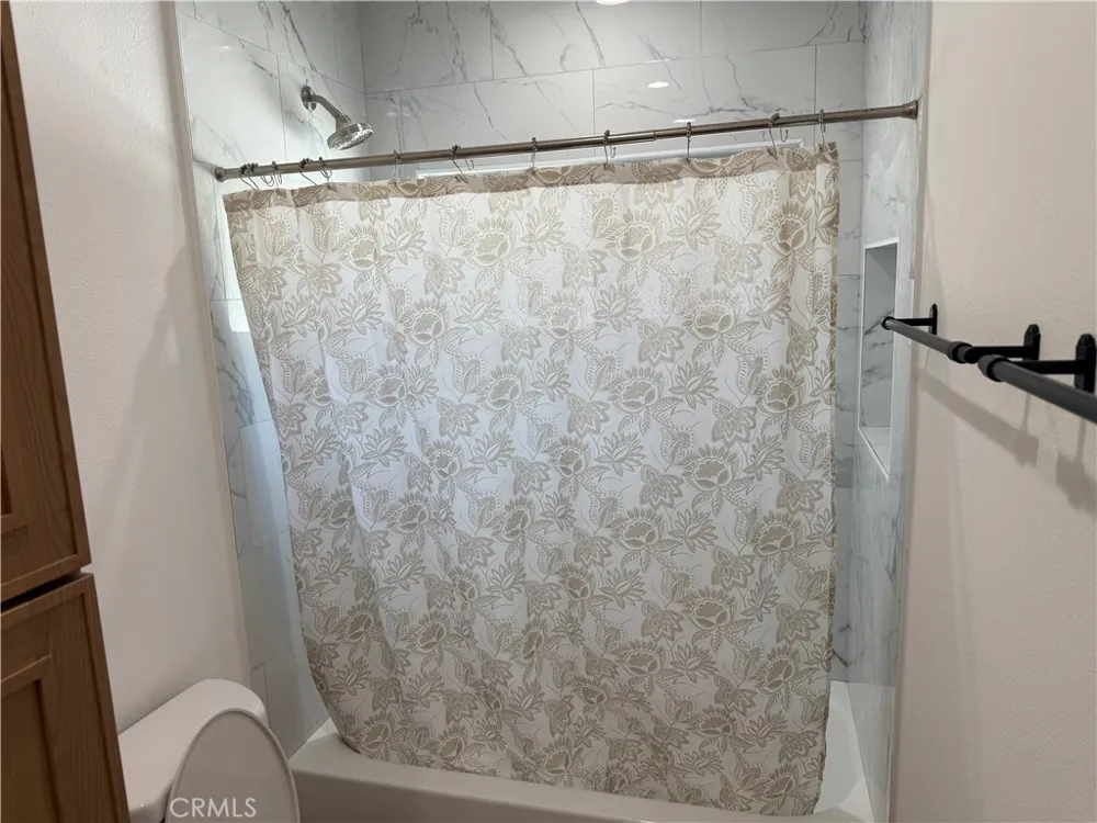 1395 3rd La Verne, CA 91750