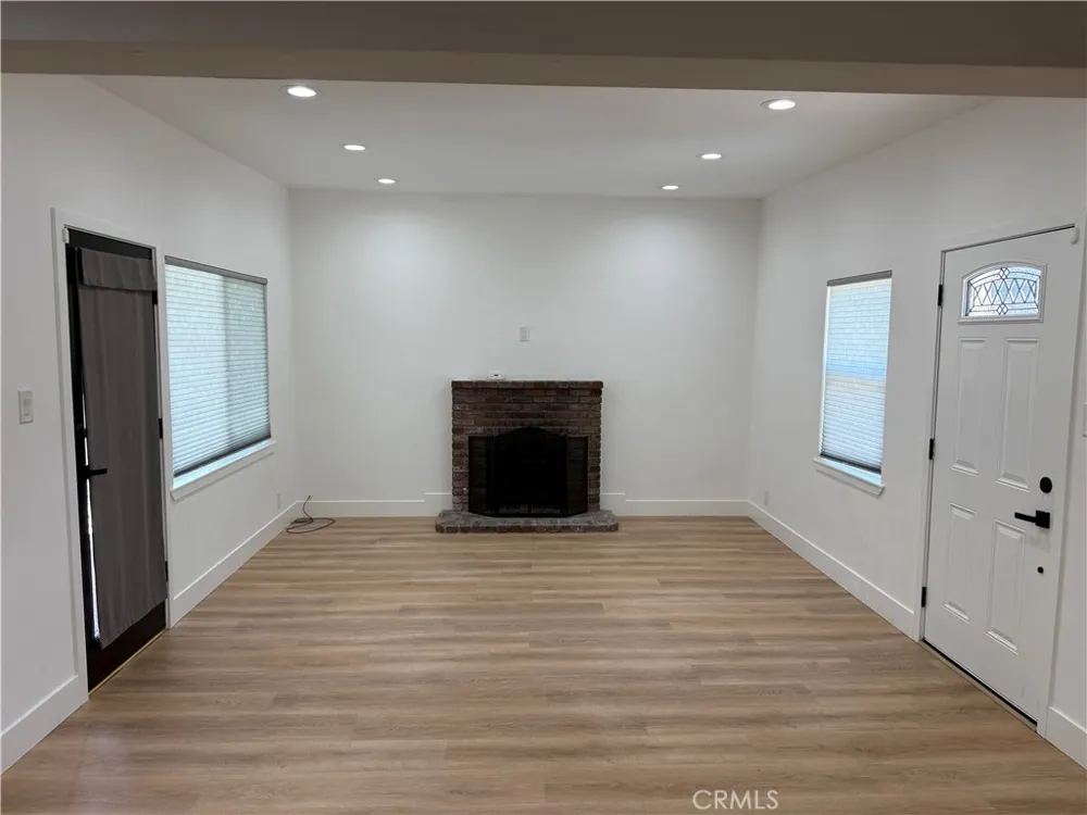 1395 3rd La Verne, CA 91750