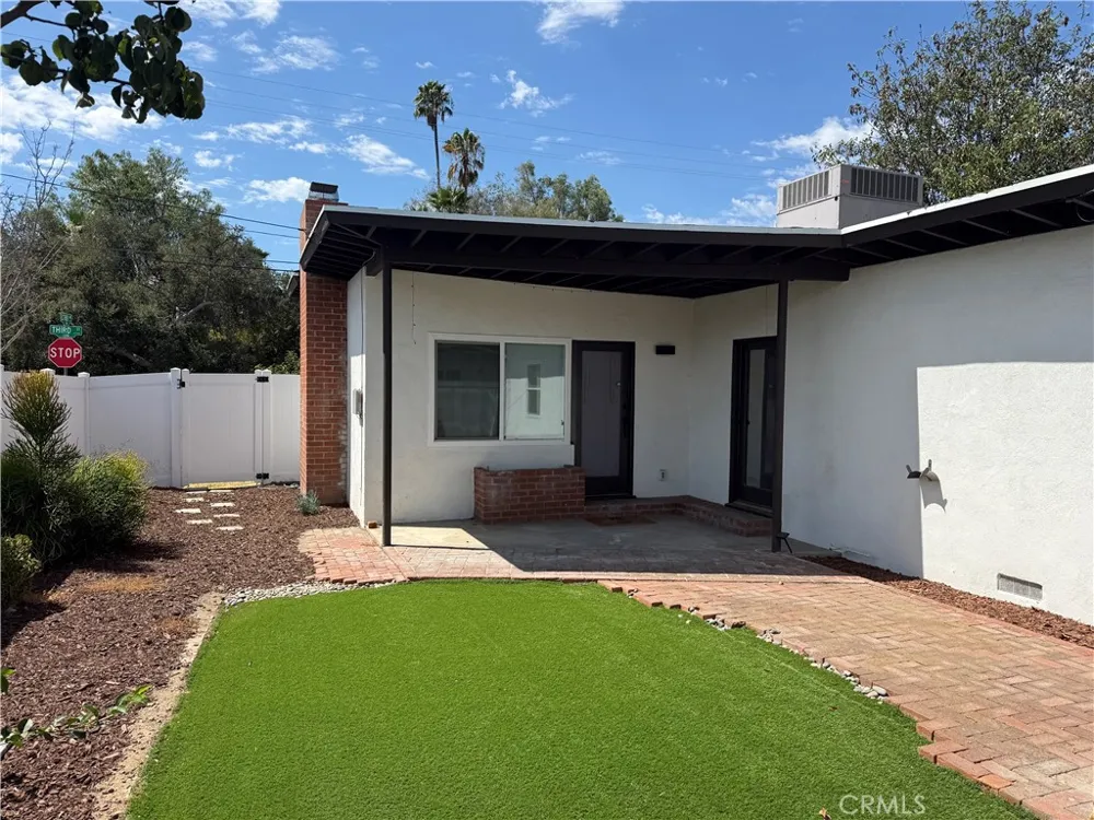 1395 3rd La Verne, CA 91750