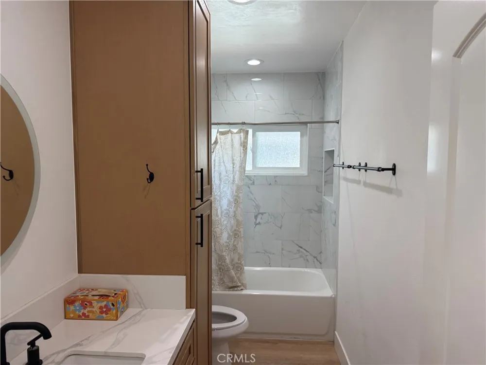 1395 3rd La Verne, CA 91750