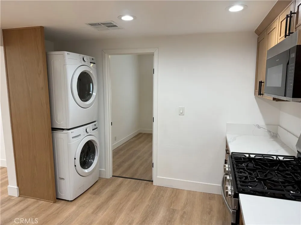1395 3rd La Verne, CA 91750