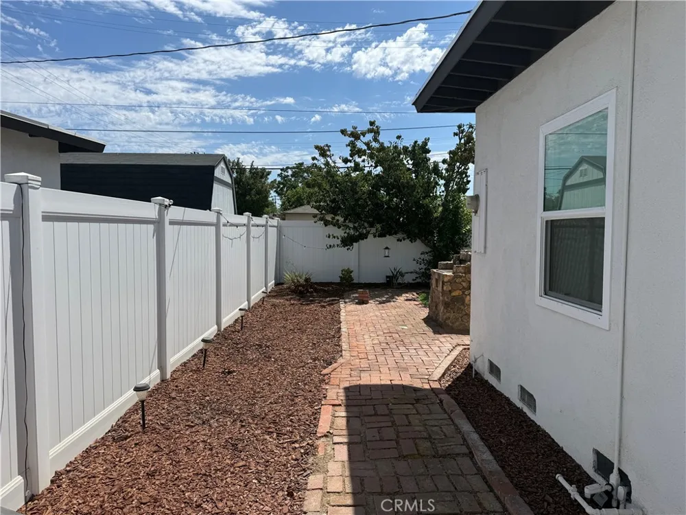 1395 3rd La Verne, CA 91750