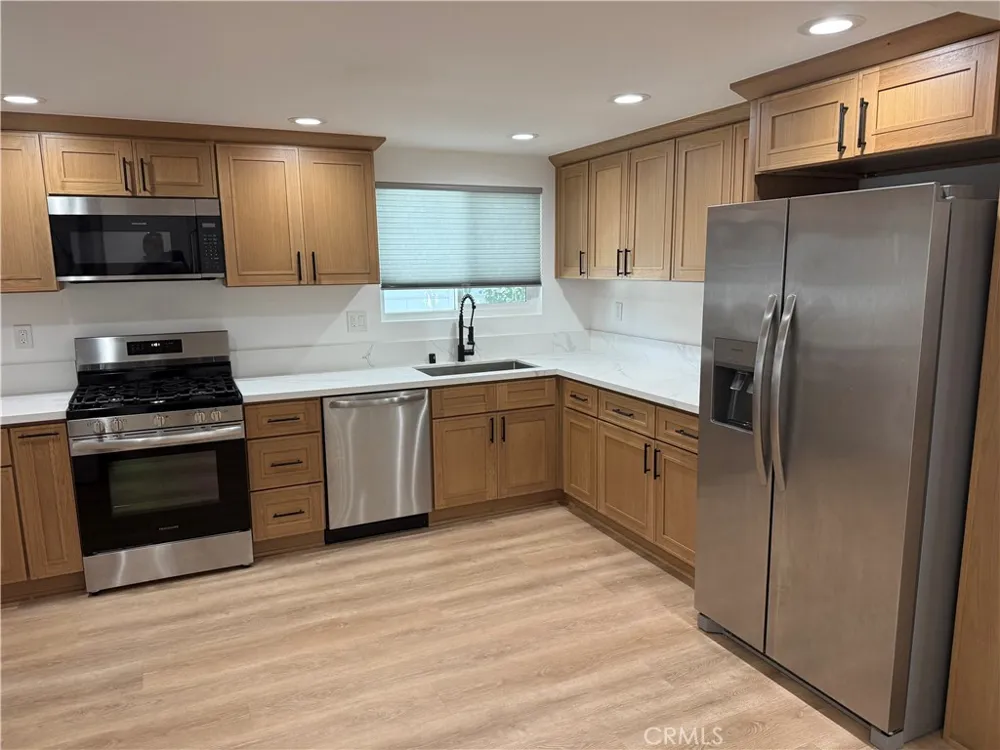 1395 3rd La Verne, CA 91750