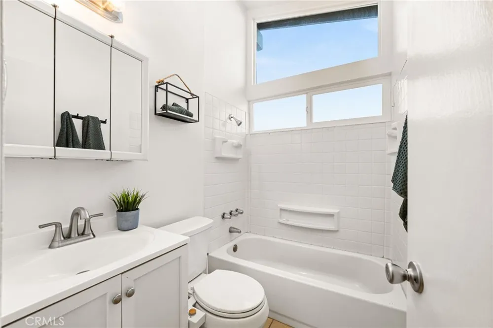 15005 Manzanares La Mirada, CA 90638