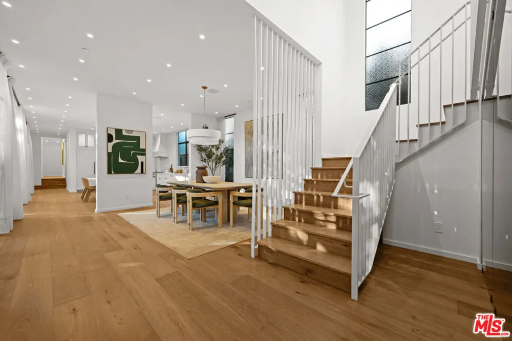 745 Sunset Avenue Venice, CA 90291