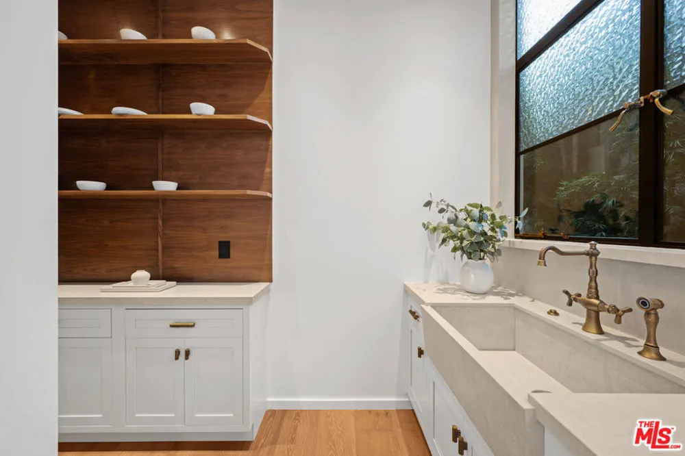 745 Sunset Avenue Venice, CA 90291