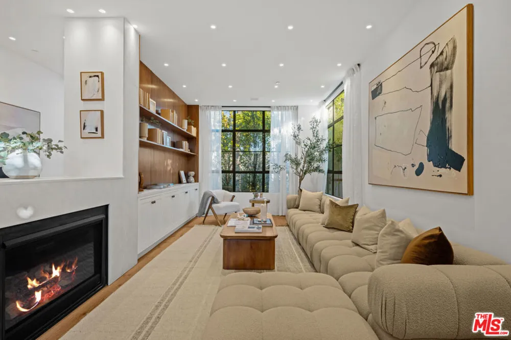 745 Sunset Avenue Venice, CA 90291