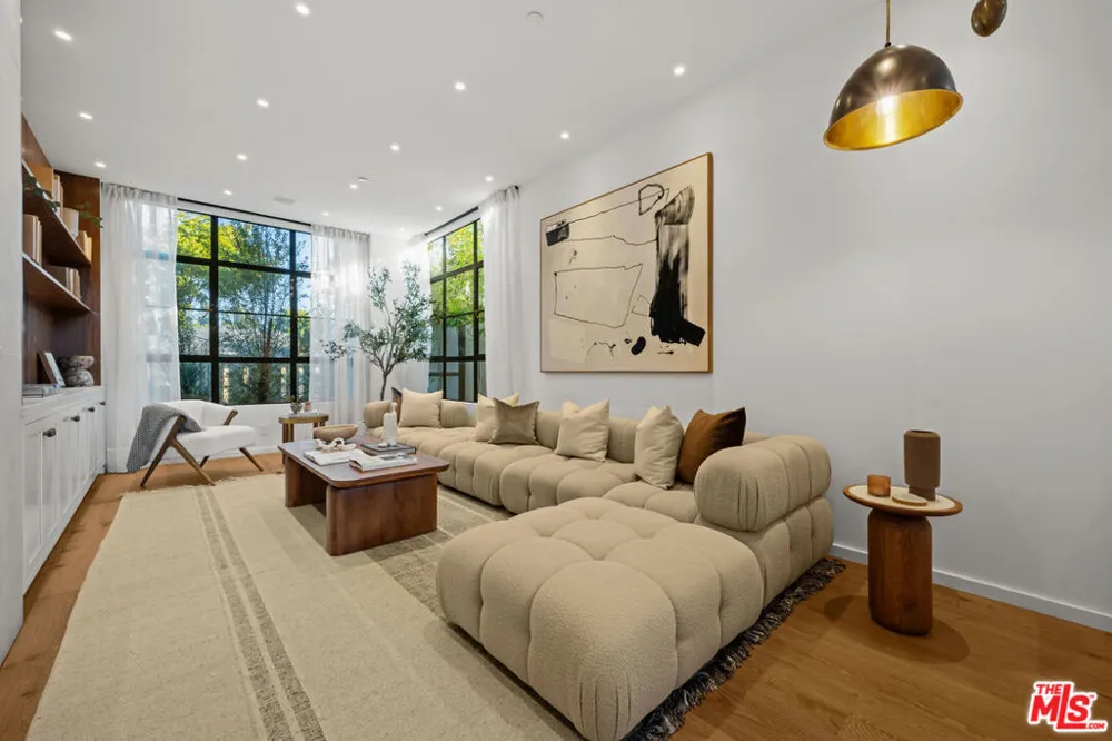 745 Sunset Avenue Venice, CA 90291