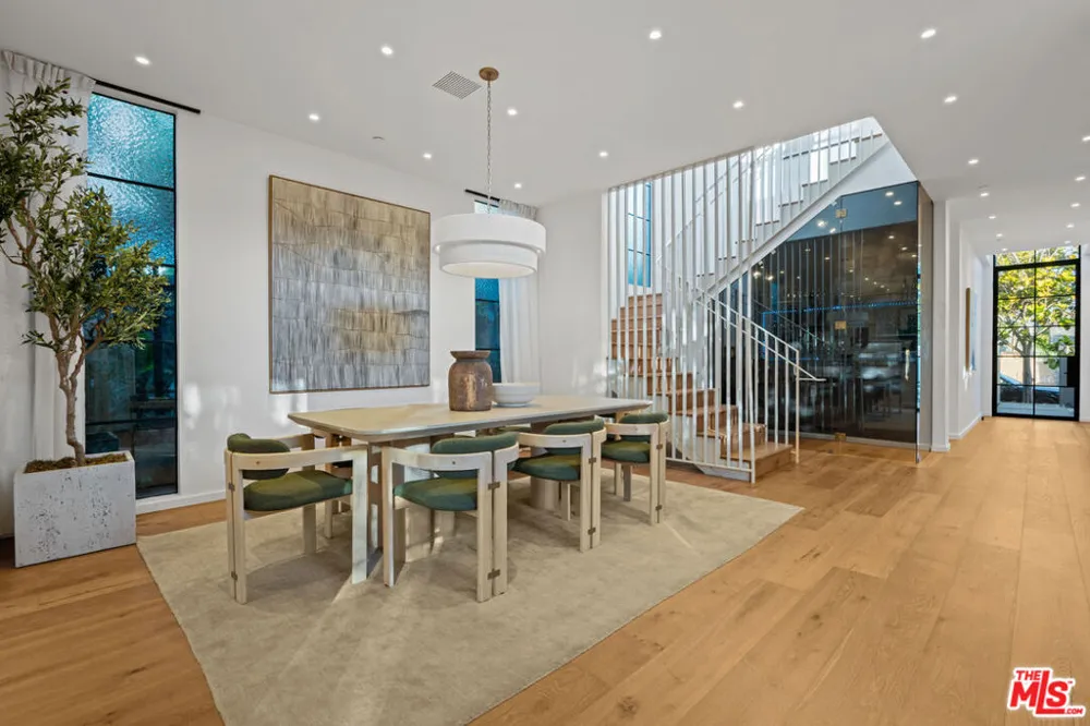 745 Sunset Avenue Venice, CA 90291