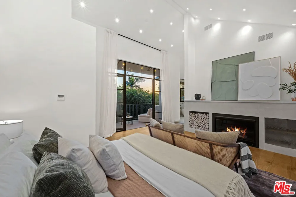 745 Sunset Avenue Venice, CA 90291