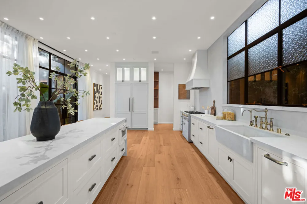 745 Sunset Avenue Venice, CA 90291