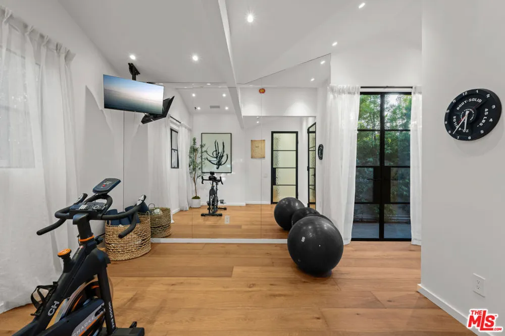 745 Sunset Avenue Venice, CA 90291