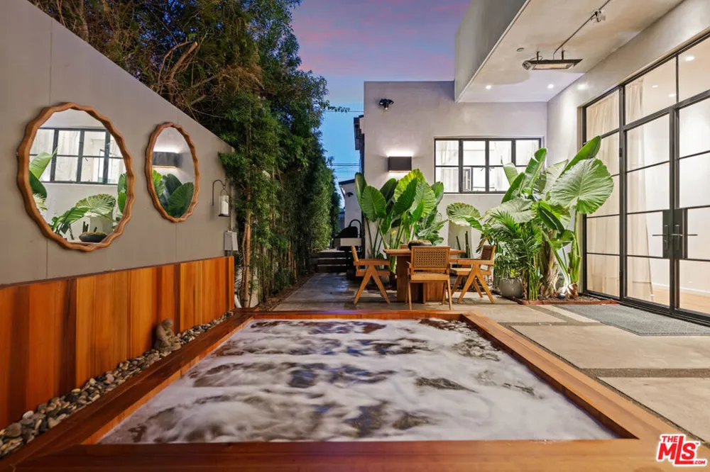745 Sunset Avenue Venice, CA 90291
