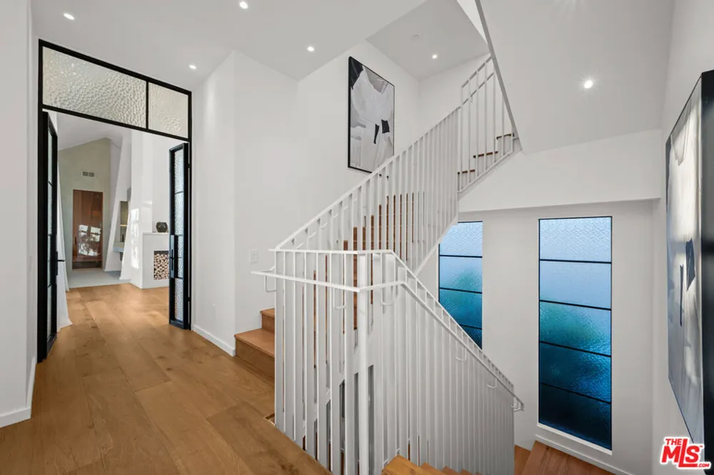 745 Sunset Avenue Venice, CA 90291