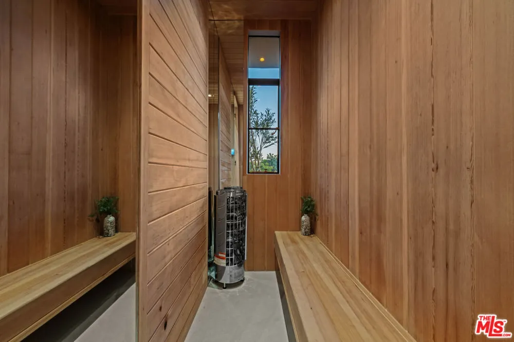 745 Sunset Avenue Venice, CA 90291