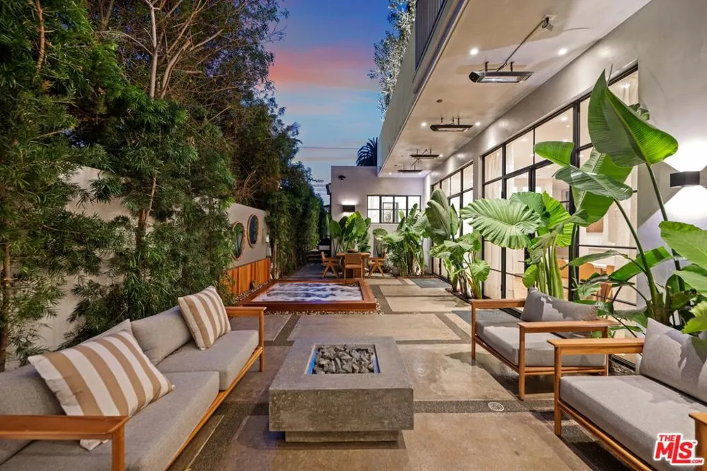 745 Sunset Avenue Venice, CA 90291