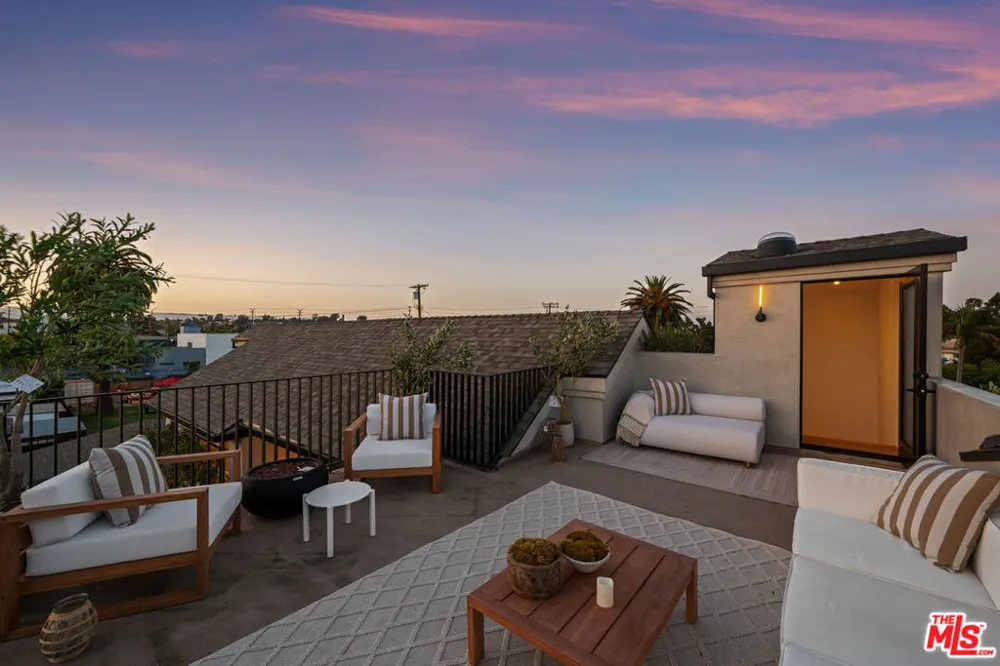 745 Sunset Avenue Venice, CA 90291