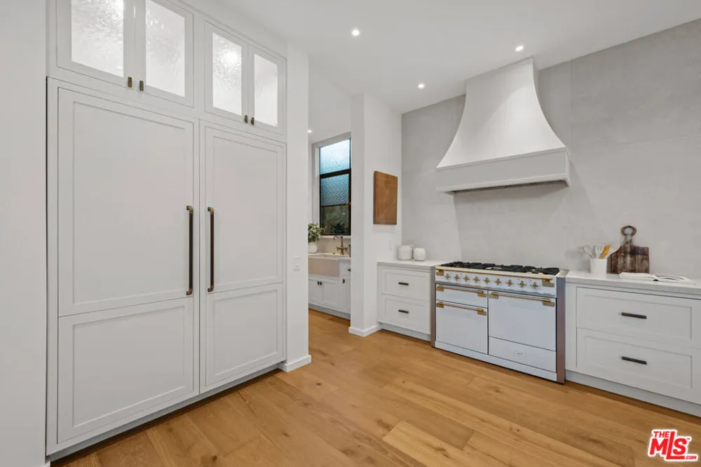 745 Sunset Avenue Venice, CA 90291